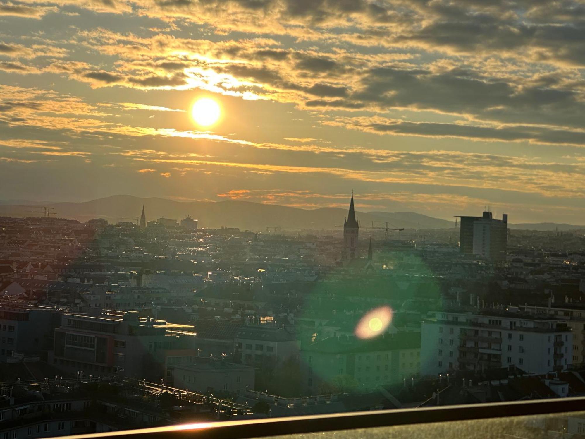 Panorama Sky Apartment I Rooftop Pool I Metro Station 비엔나 외부 사진