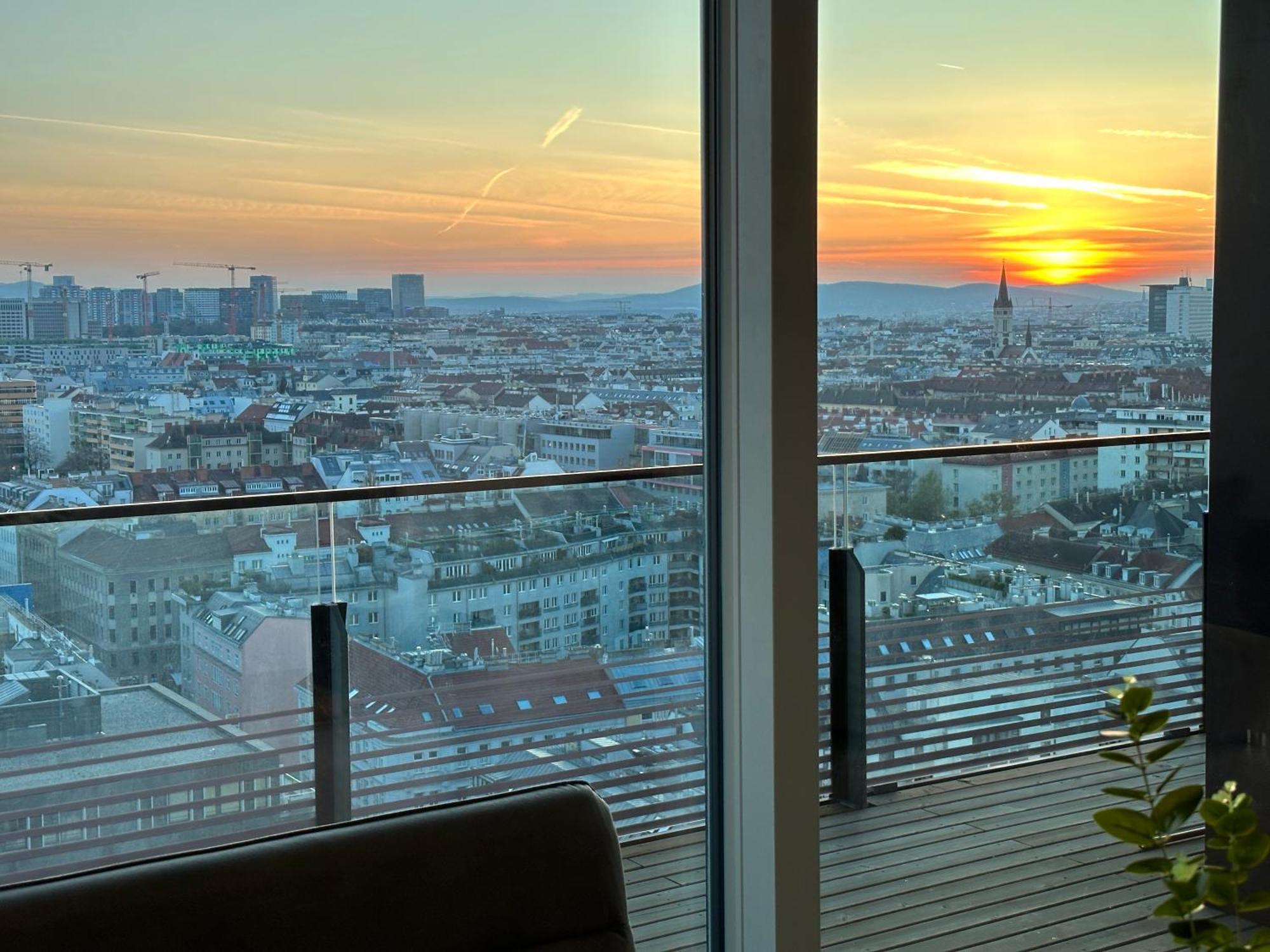 Panorama Sky Apartment I Rooftop Pool I Metro Station 비엔나 외부 사진