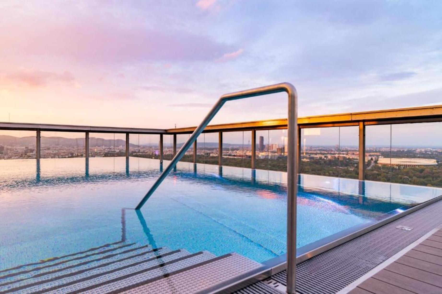 Panorama Sky Apartment I Rooftop Pool I Metro Station 비엔나 외부 사진