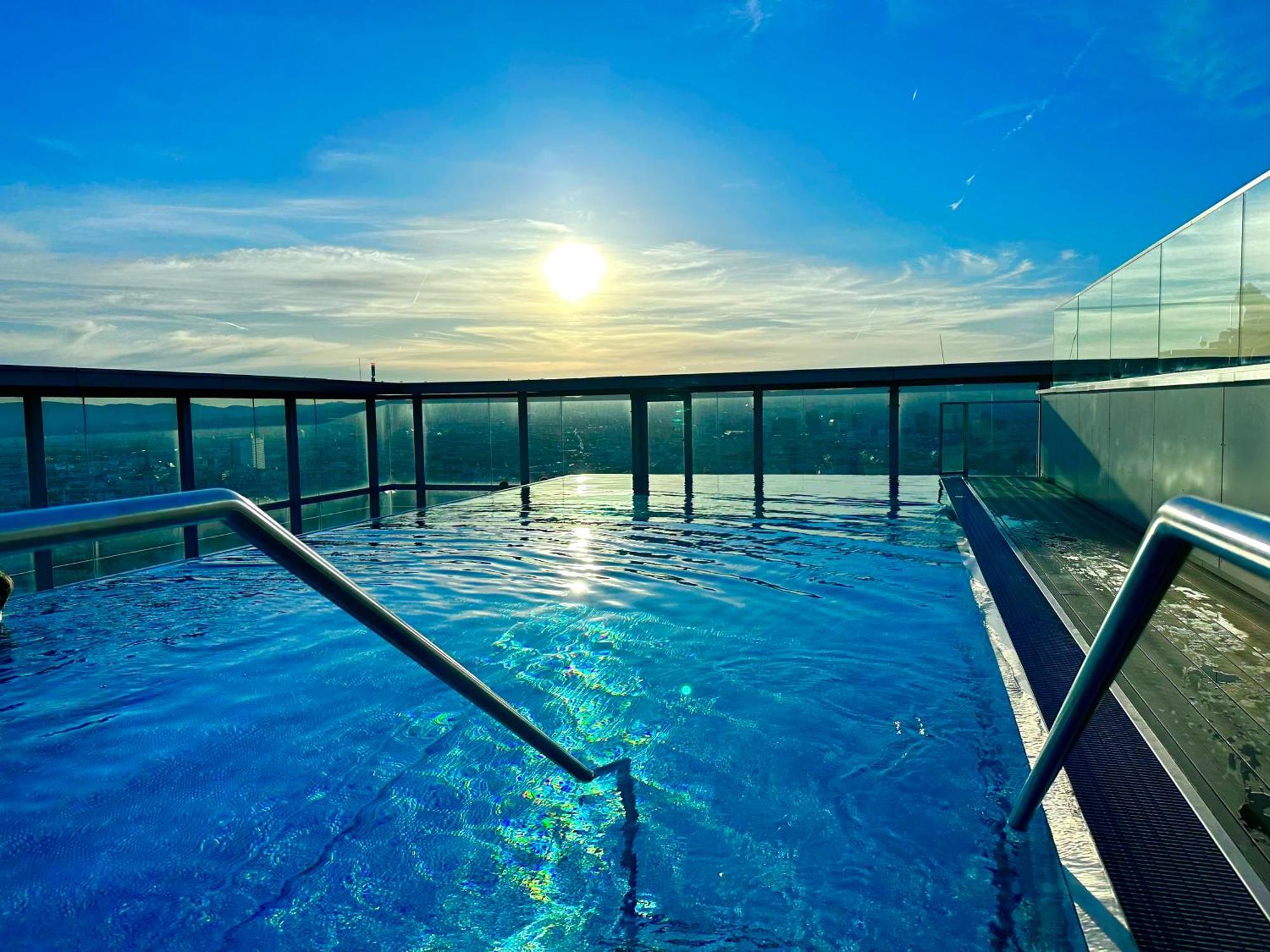 Panorama Sky Apartment I Rooftop Pool I Metro Station 비엔나 외부 사진