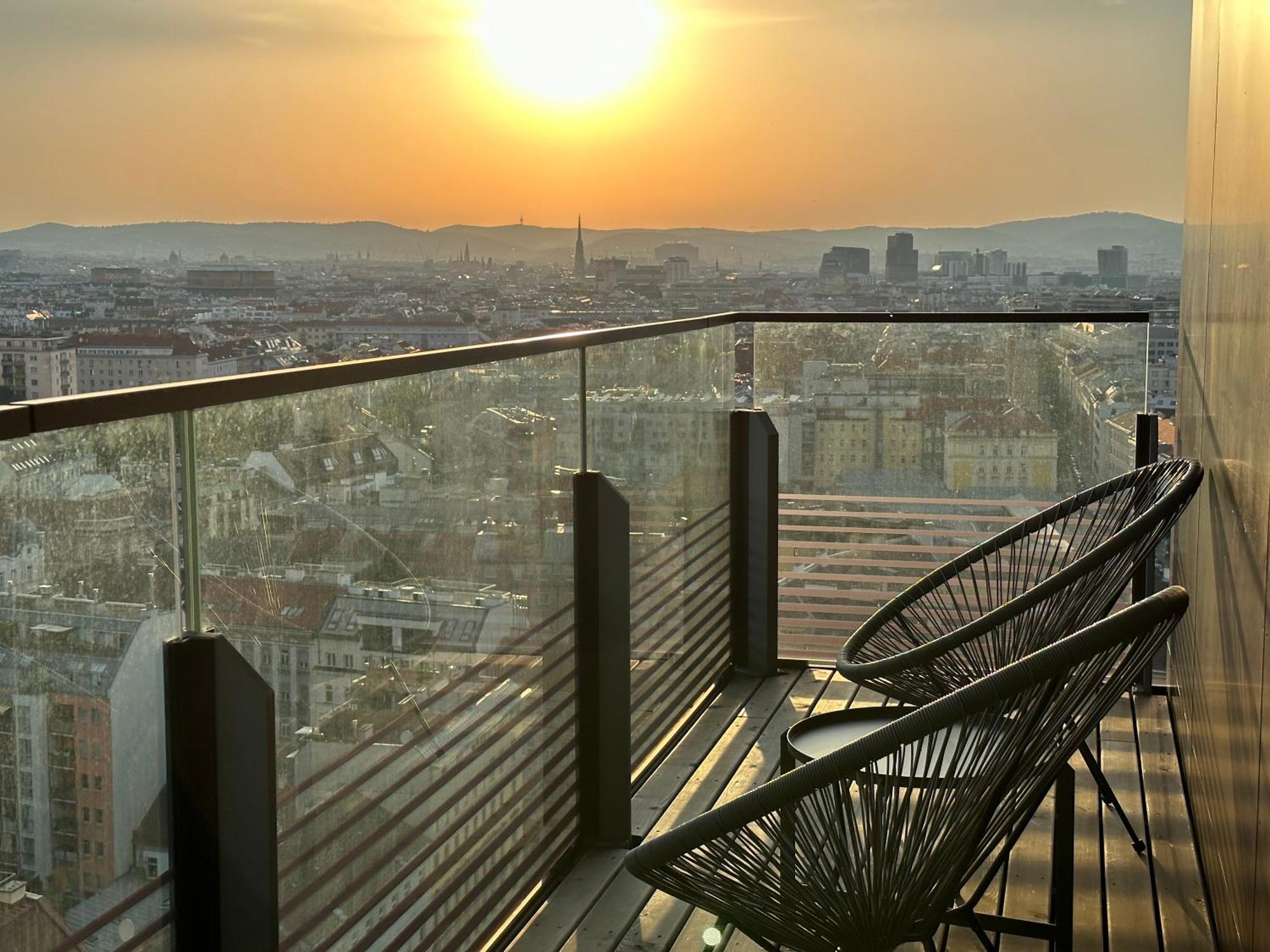 Panorama Sky Apartment I Rooftop Pool I Metro Station 비엔나 외부 사진