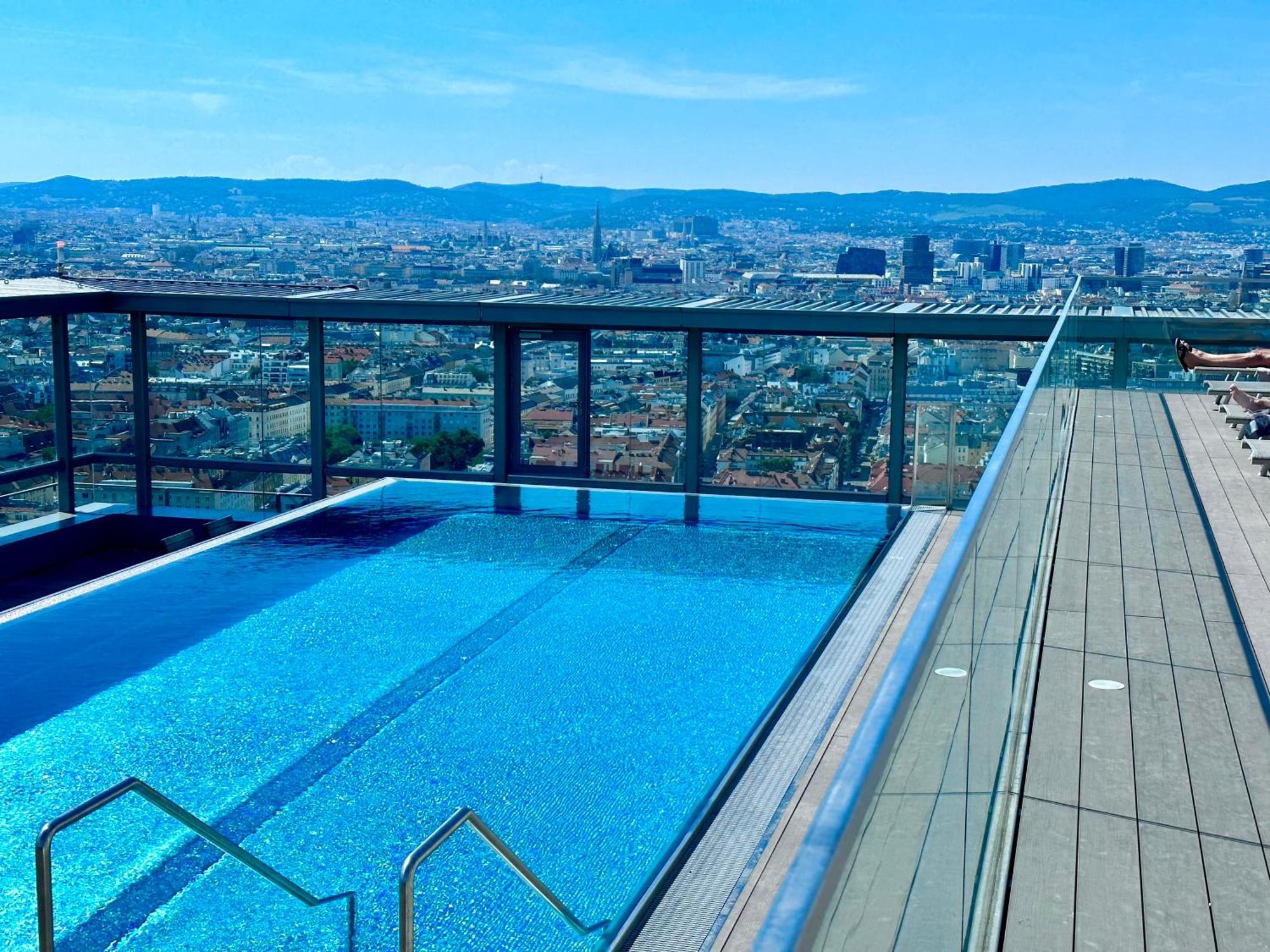 Panorama Sky Apartment I Rooftop Pool I Metro Station 비엔나 외부 사진